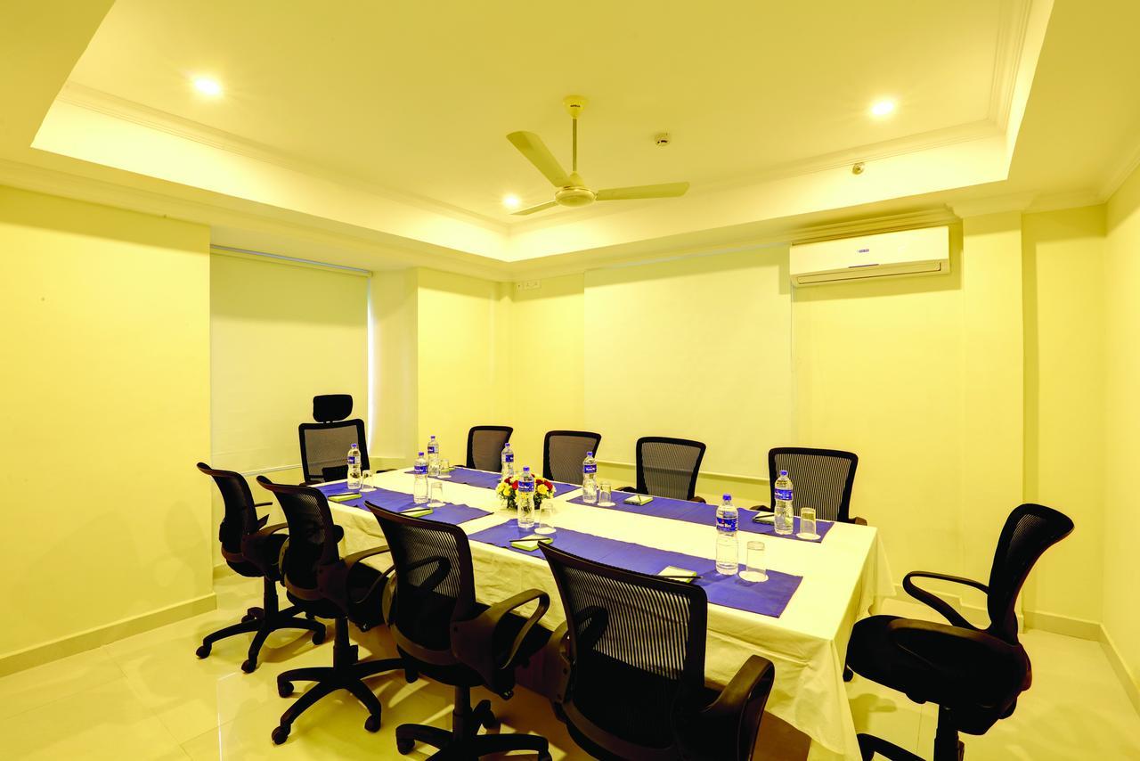 Hotel Floral Park Kottayam Bagian luar foto