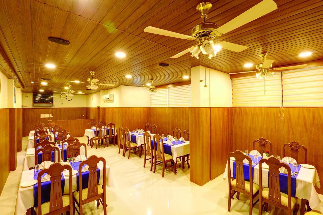 Hotel Floral Park Kottayam Bagian luar foto