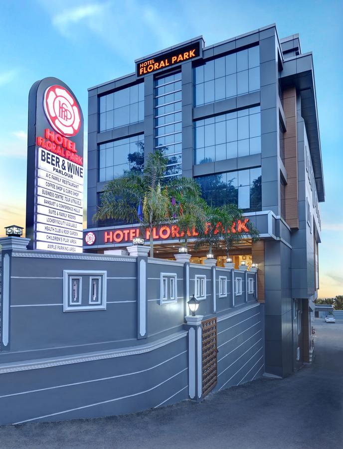 Hotel Floral Park Kottayam Bagian luar foto